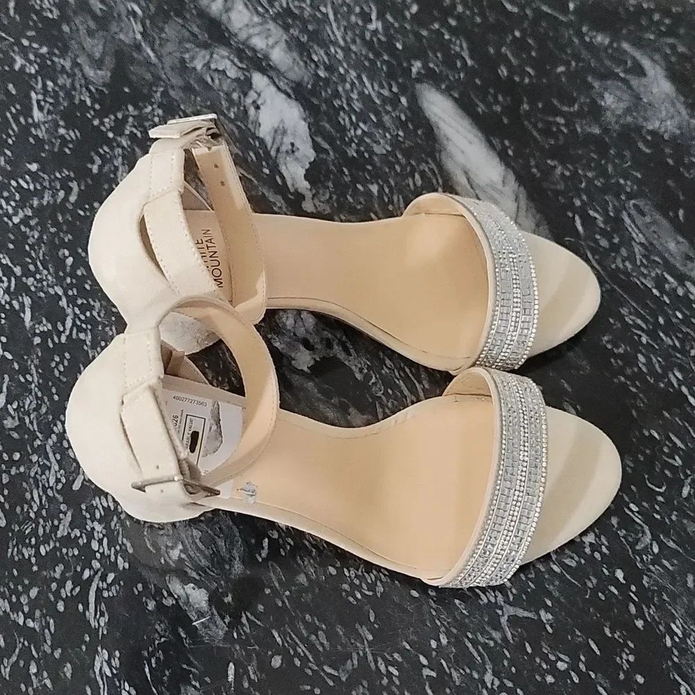 BRAND NEW WHITE MOUNTAIN OPEN TOE JEWEL STRAP WOMEN"S SANDAL